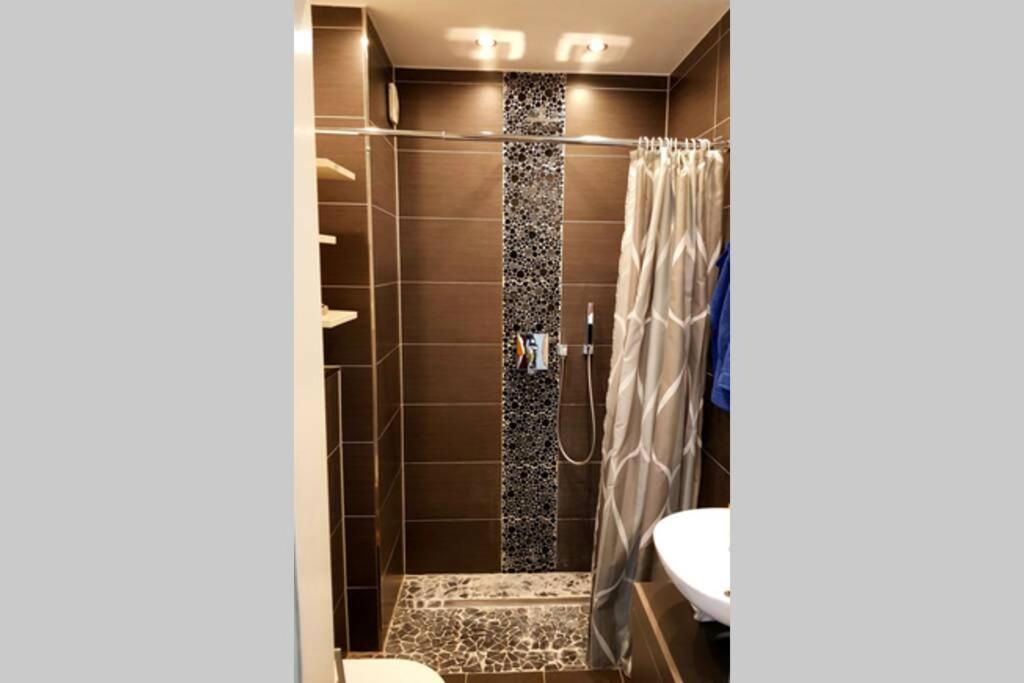 Apartment In Neudorf Nahe Du Zentrum Und Uni/Zoo Duisbourg Extérieur photo
